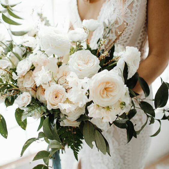 How to Hold Your Bridal Bouquet - Delightfully Oviedo Blog